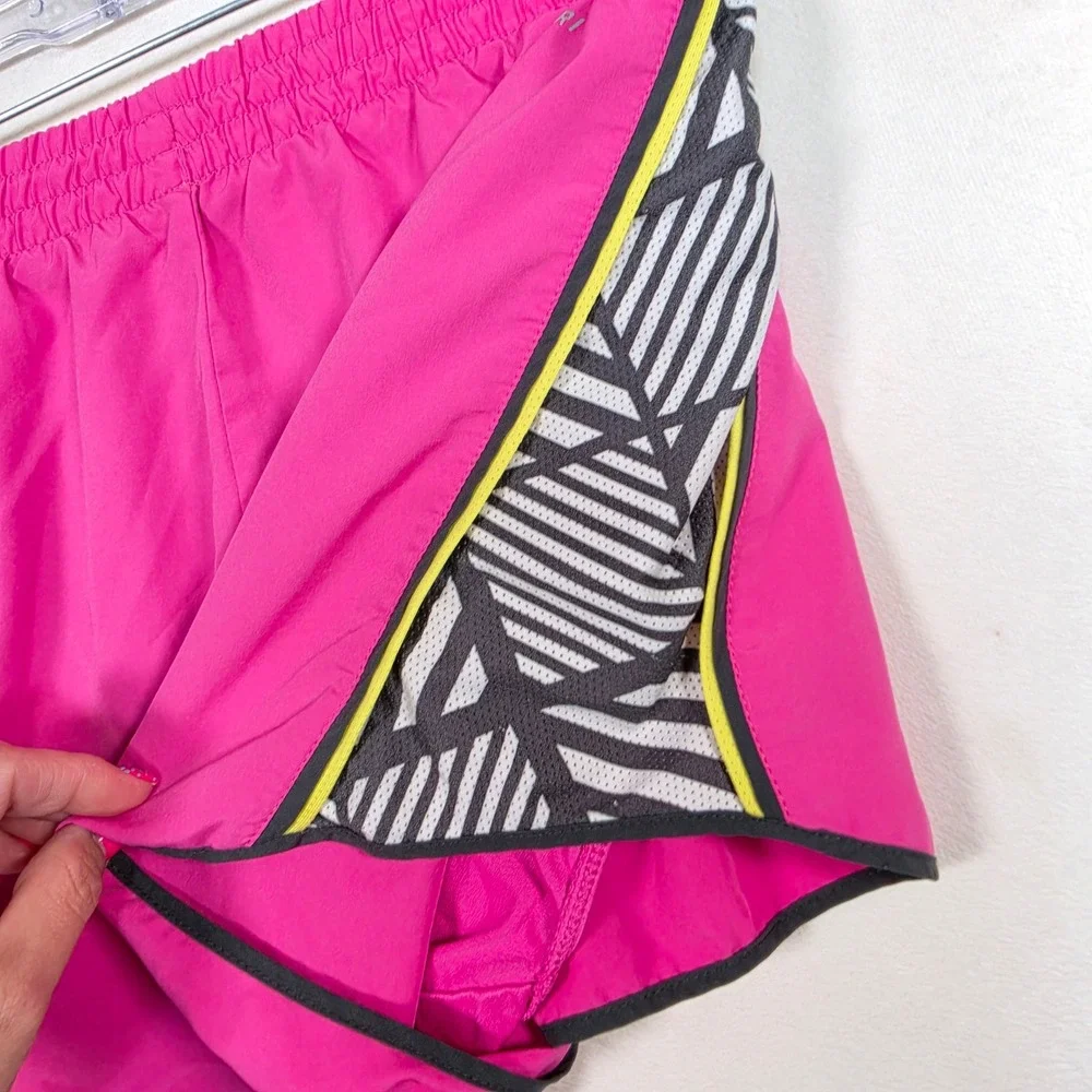 Nike Running Shorts Women's M Pink Geometric Dri-FIT Lined Athletic Workout